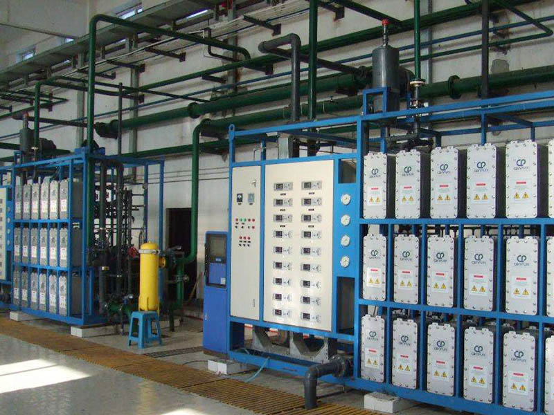 EDI設備內部有兩個水膽，一個是熱水膽，一個是冷水膽